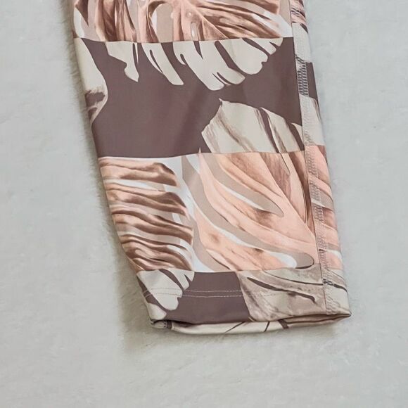 NWT Nike Tropical Print High Rise Crop Leggings - Size XL - Picture 11 of 12